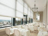Заказ и пошив штор и скатертей светлых оттенков для зала ресторана, г. Москва