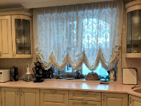 Австрийские шторы на окно со столешницей, кухня частный дом г.Сергиев Посад